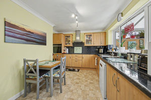 Compass Crescent Old Whittington
